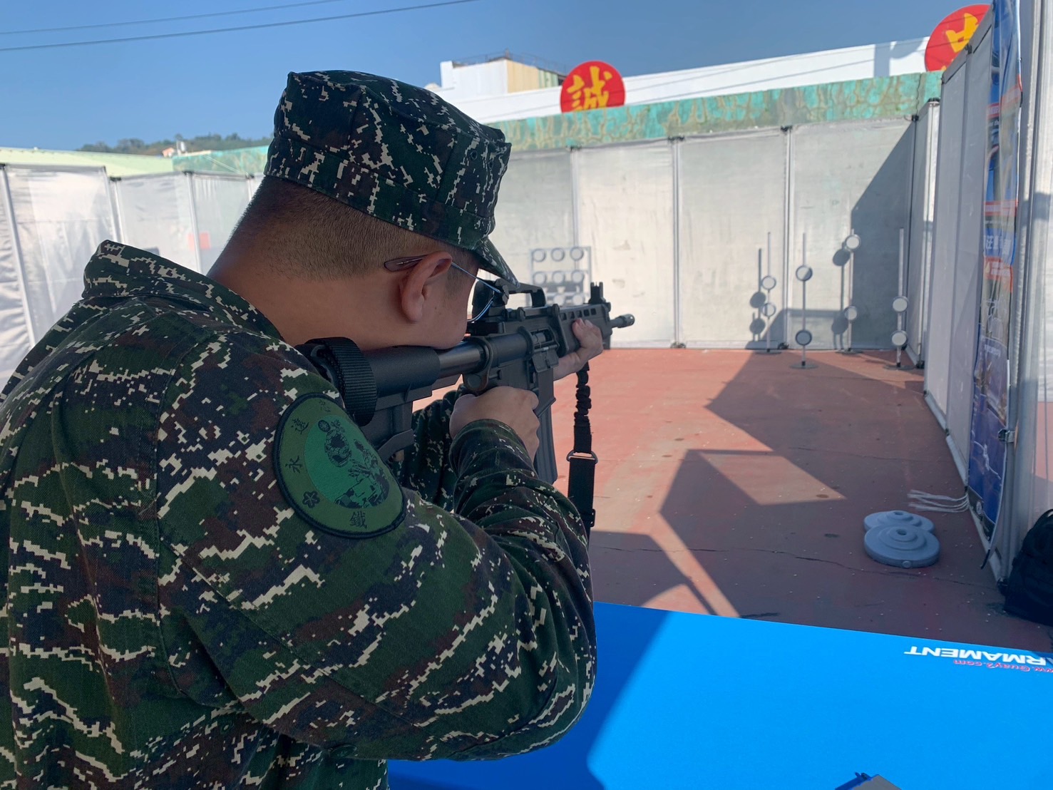 中華民國海軍高雄新濱營區民國114年國防知性之旅 電子靶與空氣槍射擊體驗活動