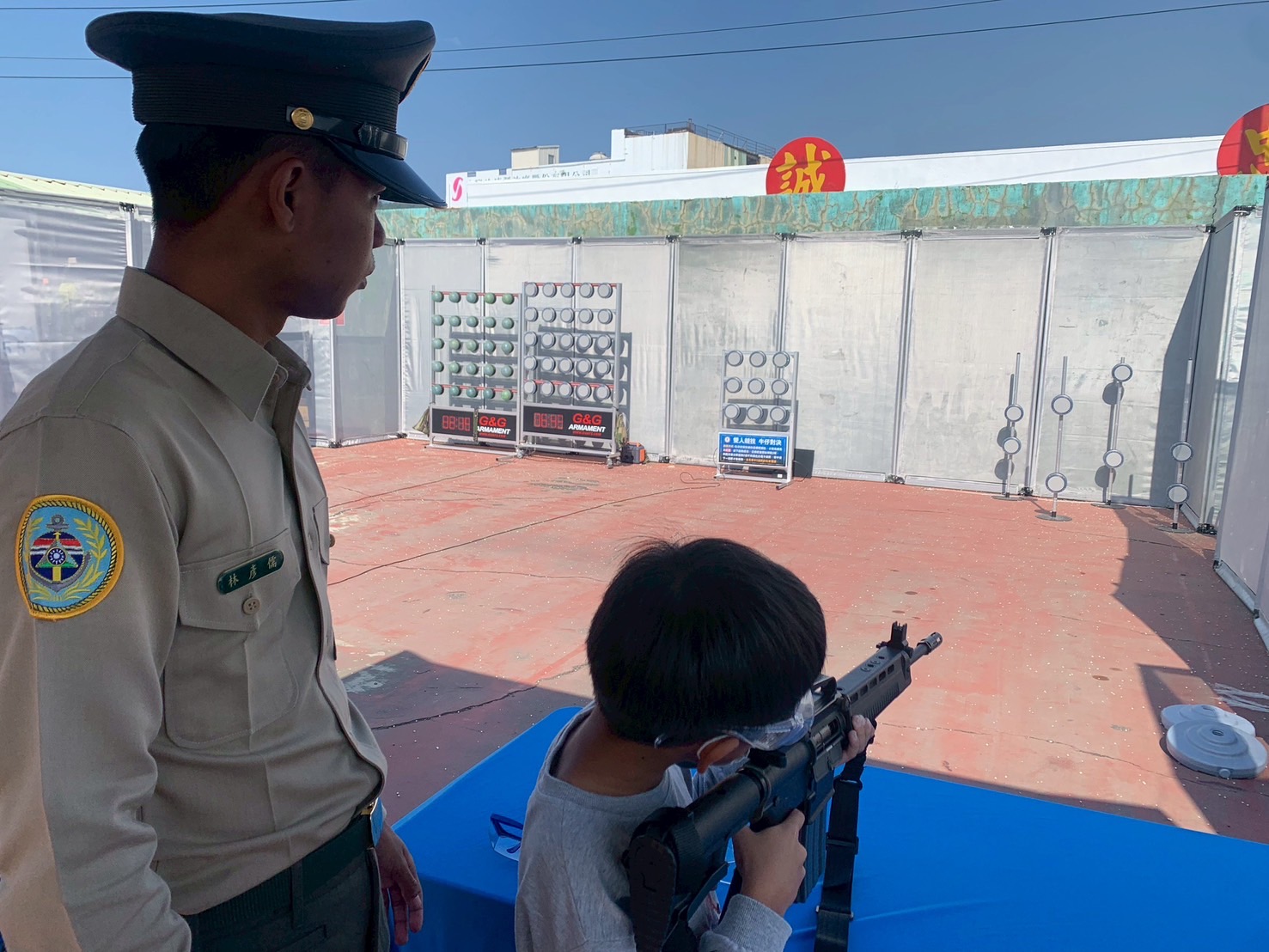 中華民國海軍高雄新濱營區民國114年國防知性之旅 電子靶與空氣槍射擊體驗活動
