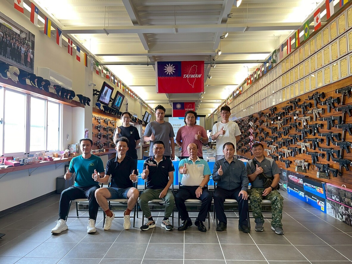 伸港國中家長會長、大同國小師長、伸港鄉體育會會長及總幹事 參訪