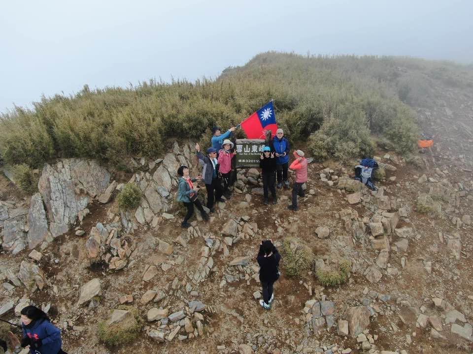 雪山國旗飄揚-張清盛團隊
