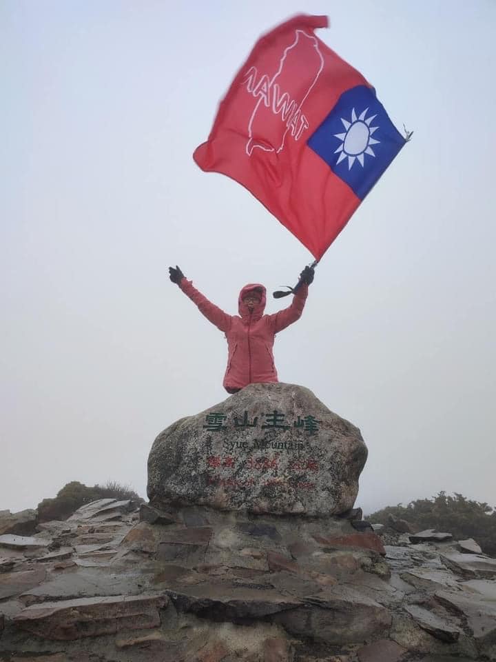 雪山國旗飄揚-張清盛團隊
